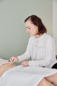 AcupuncturePregnancy-AL-124 1 - Acupuncture Pregnancy Clinic Donna, performing acupuncture
